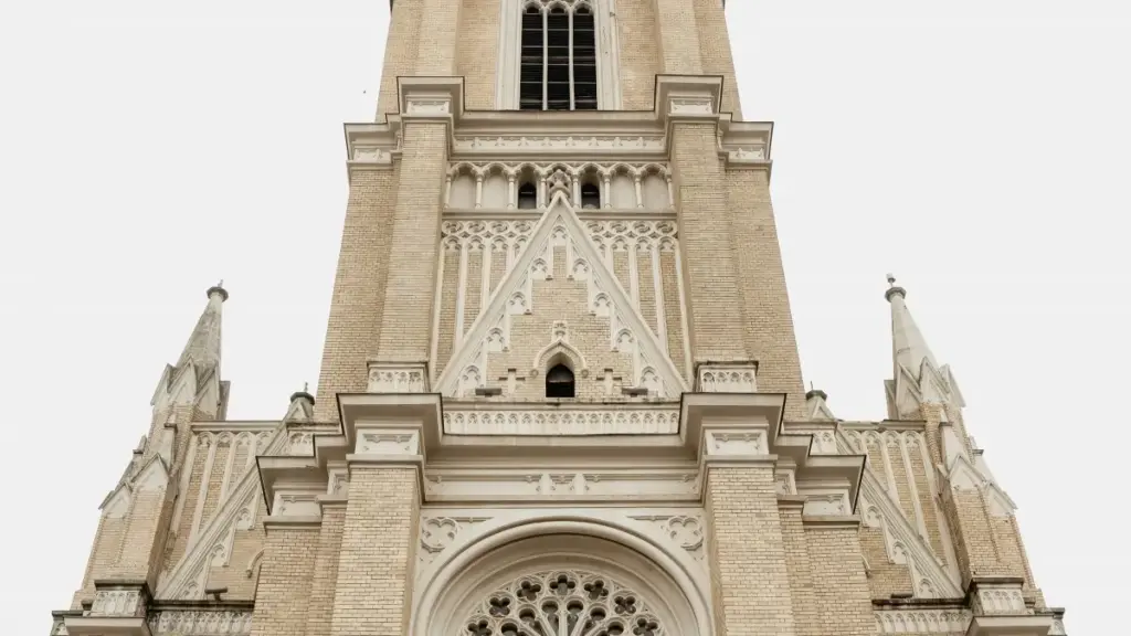 ንንግድ ማሕበራዊ ሚዲያ ኣማራጺታት፡ ከሎምቢያ ክለብሃውስ ክሪይተሮች ክትኽፈል ዝደሊ መንገዲ ኣብ ቅድሚ ሓደ ዝርከብ መግቢ