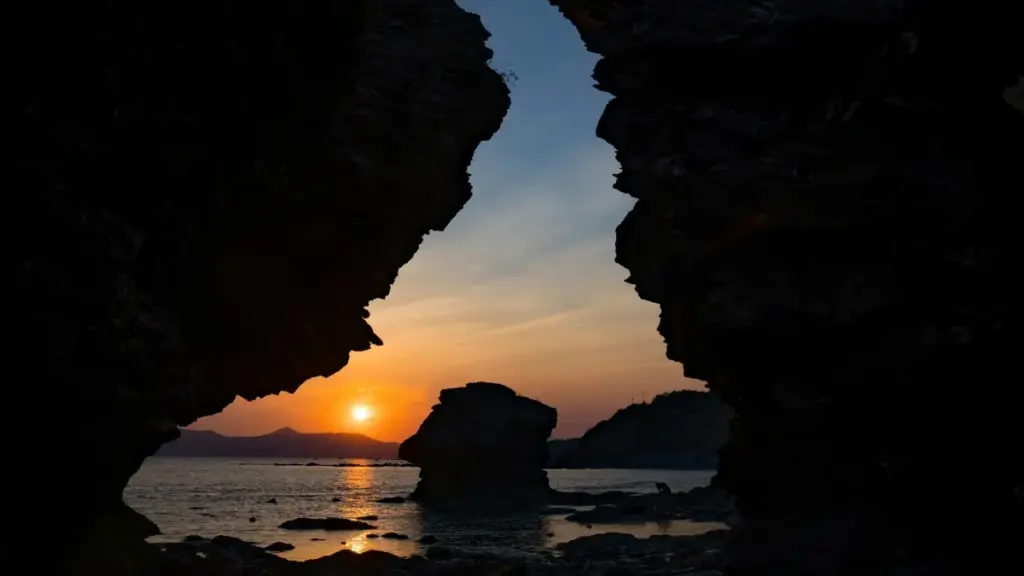 Practical guide for Eritrean advertisers on locating and commissioning Chile-based creators active on KakaoTalk for visual product reviews, with platform tactics and outreach scripts.