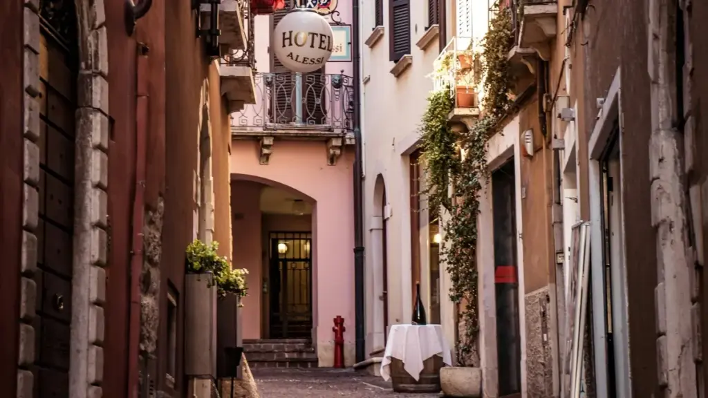 እዚ ጽሑፍ እንተሃለዋ ከኢንዶኔዢያ ዶርድስ ክሪይተርስ ንምርካብ ማይክሧፕ ትዩቶርያሎች ንምርኣይ፣ እቲ ሓሳብ፣ ፕላንንግ እና ሕብረት ምስ ክሪይተር ምስ ምጥዋዕ ዝርዝር መረዳእታ።