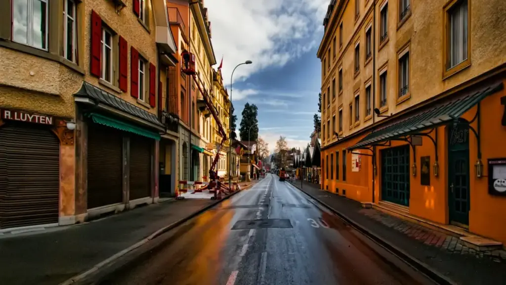 እዚ መዝገብ ናብ እቲ Eritrean creators ይርከብ፡ Etsy ናብ Kenya ባርድ ምርኣይ ን short-form ቪድዮ ምርታም መርሓባ እዩ።